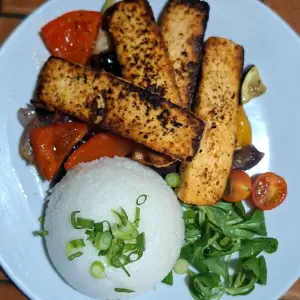 Tofu with Rice and grilled Vegetables